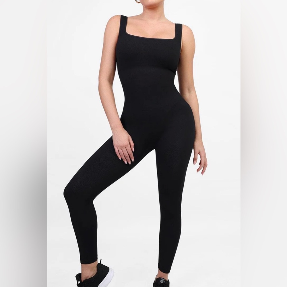 Popilush Women's Black ribbed Jumpsuit with all around compression size XL NWT
